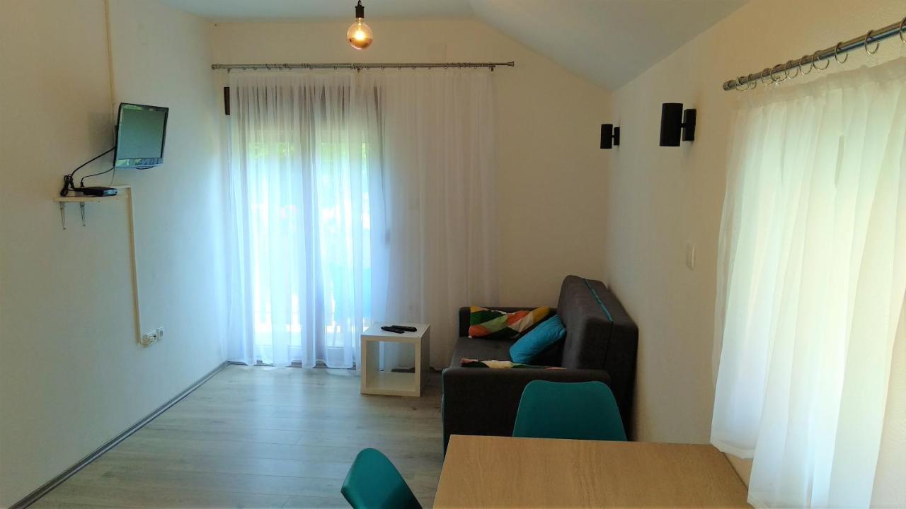 Galesic Apartments & Rooms Korenica Buitenkant foto